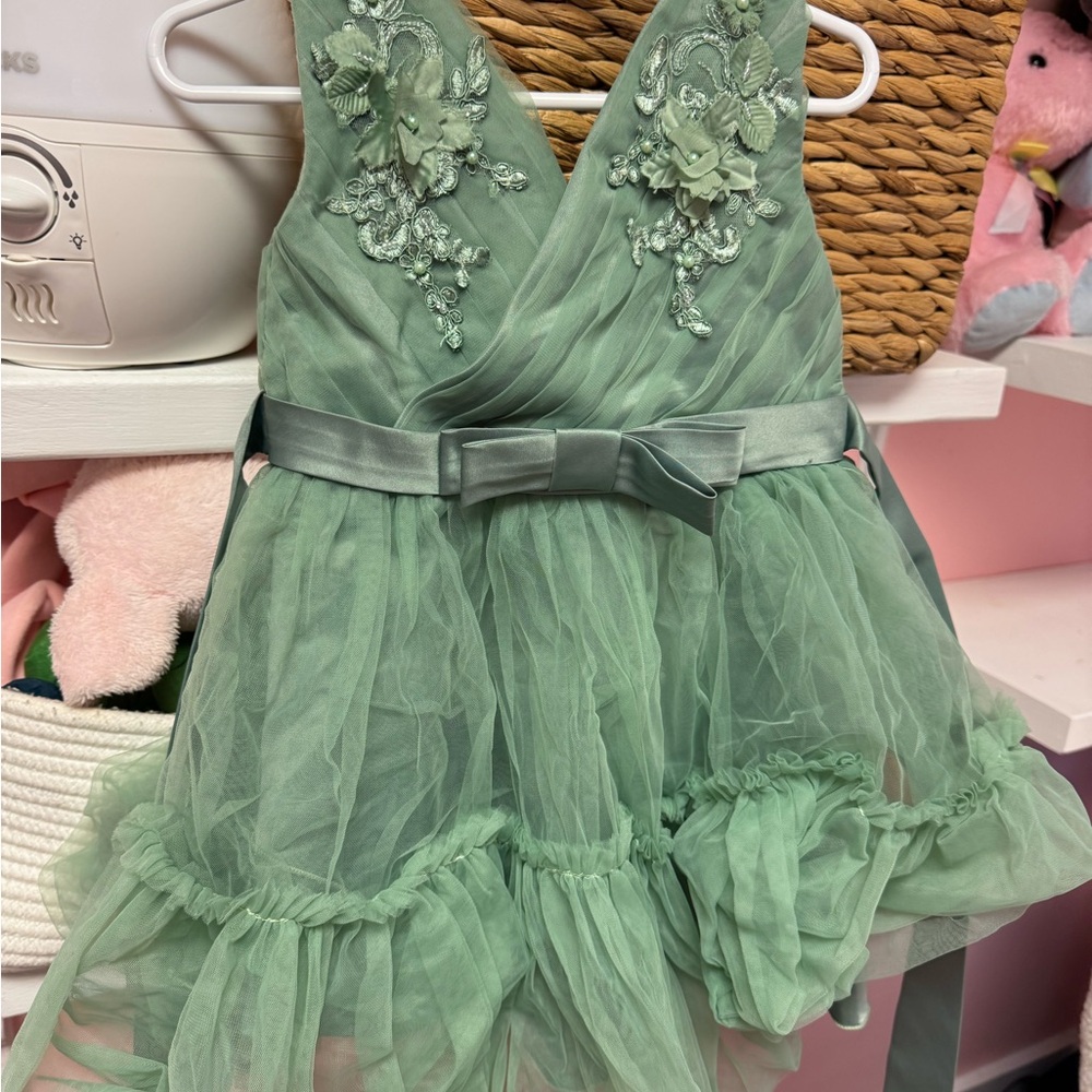 Elegant Green Kids Dress with Floral Embellishments
